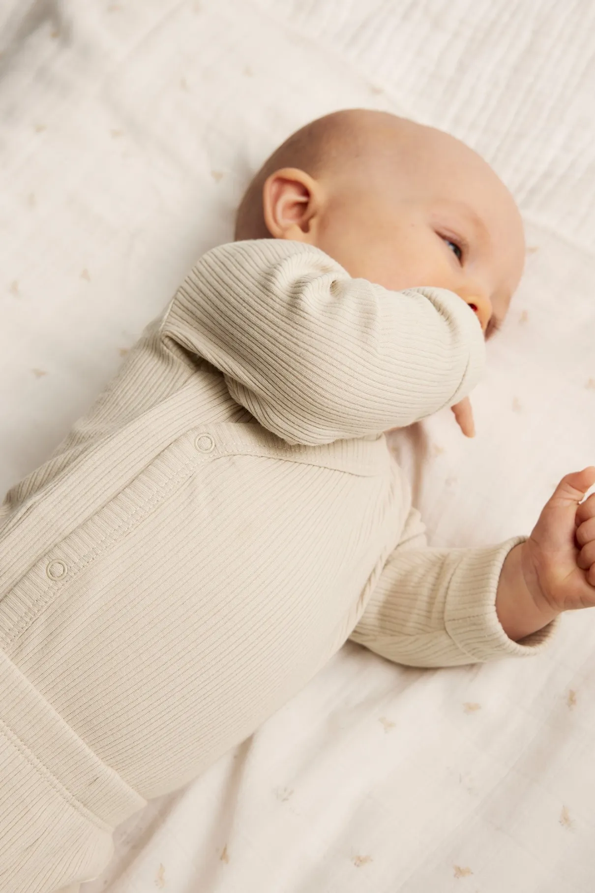 Baby beige ribbed bodysuit with extender
