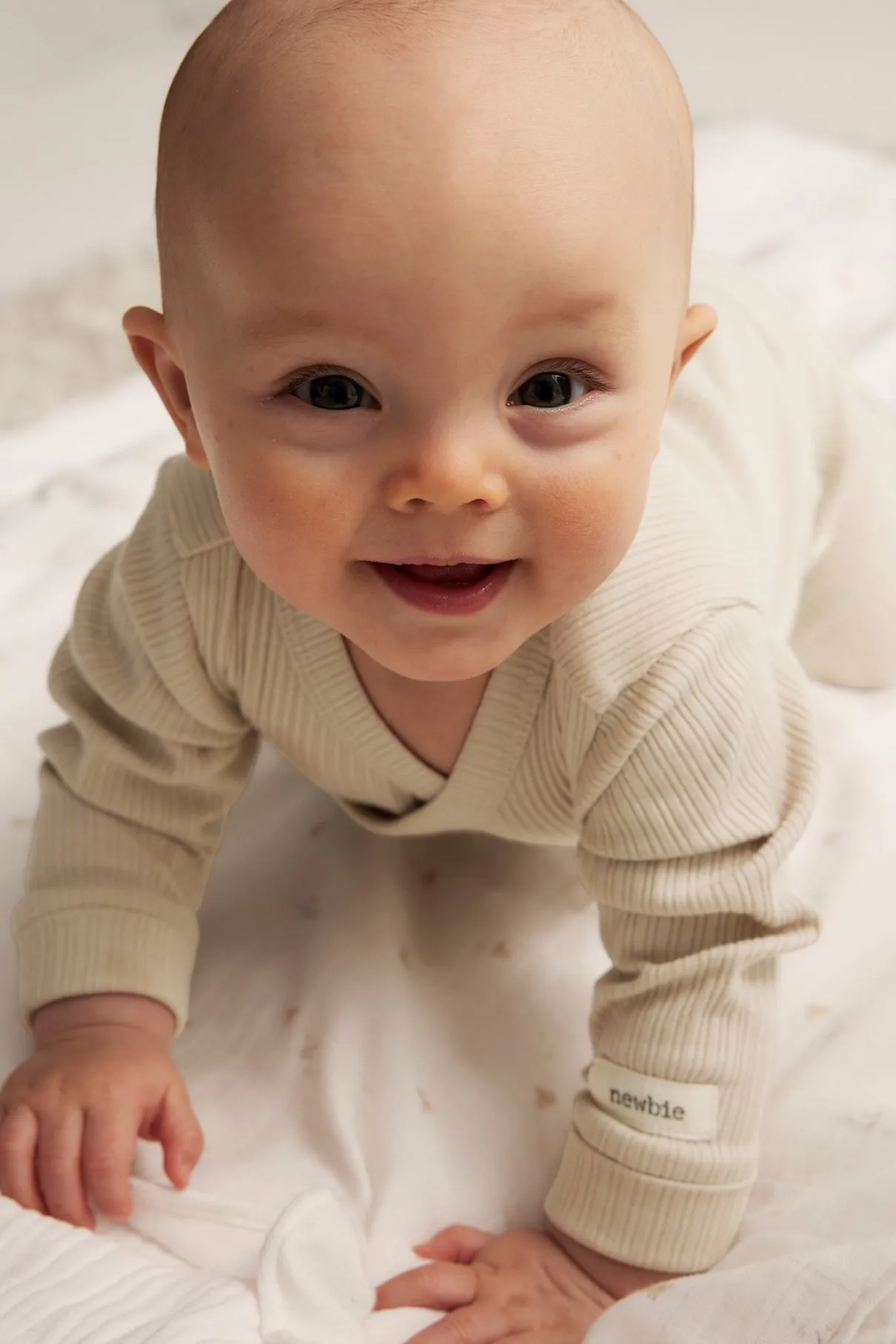 Baby beige ribbed bodysuit with extender