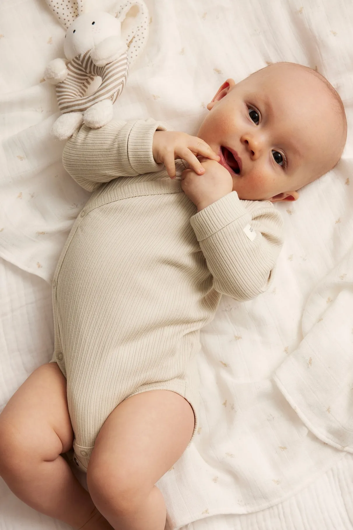 Baby beige ribbed bodysuit with extender