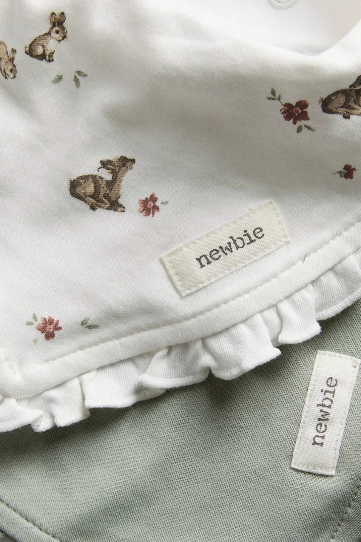 Baby bibs with frill (2-pack)
