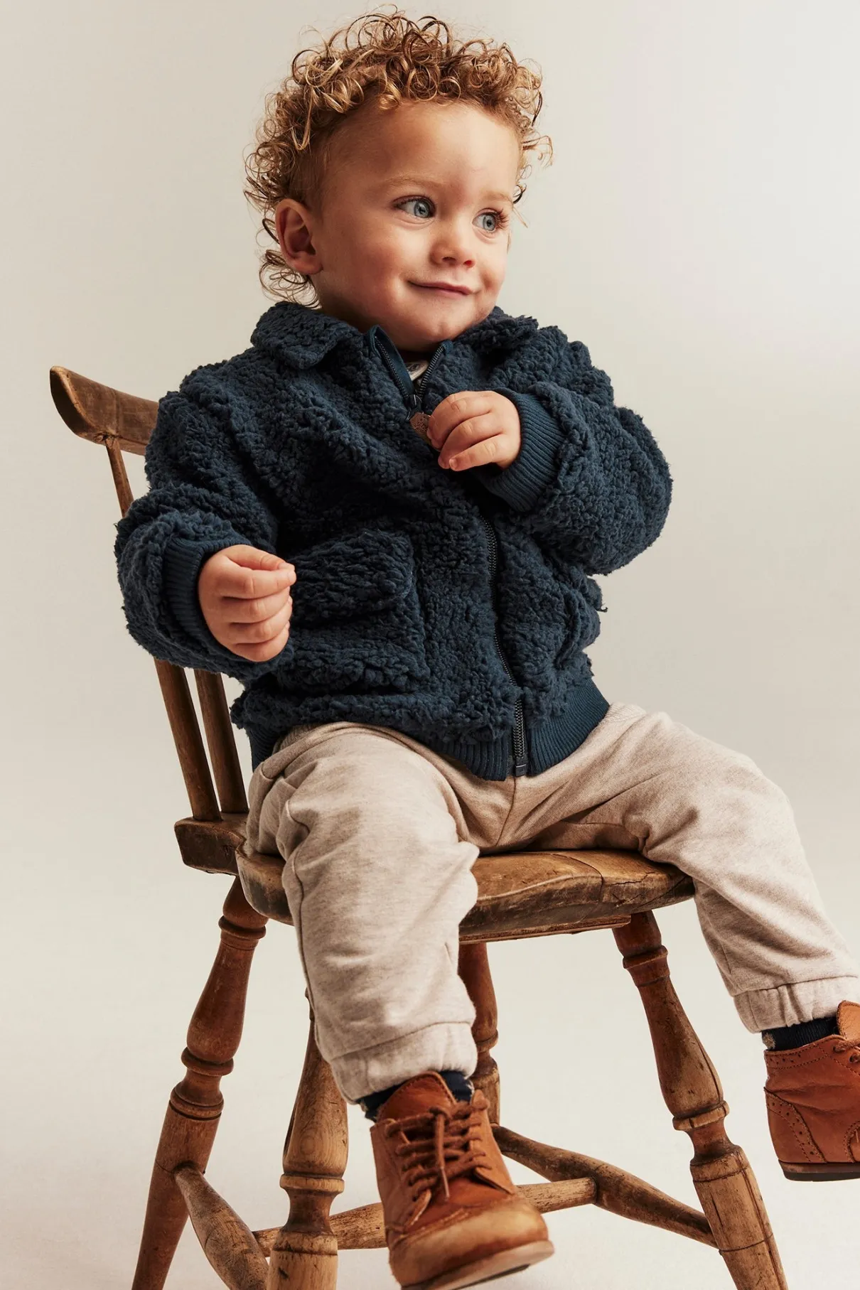 Baby blue pile jacket with bear embroidery