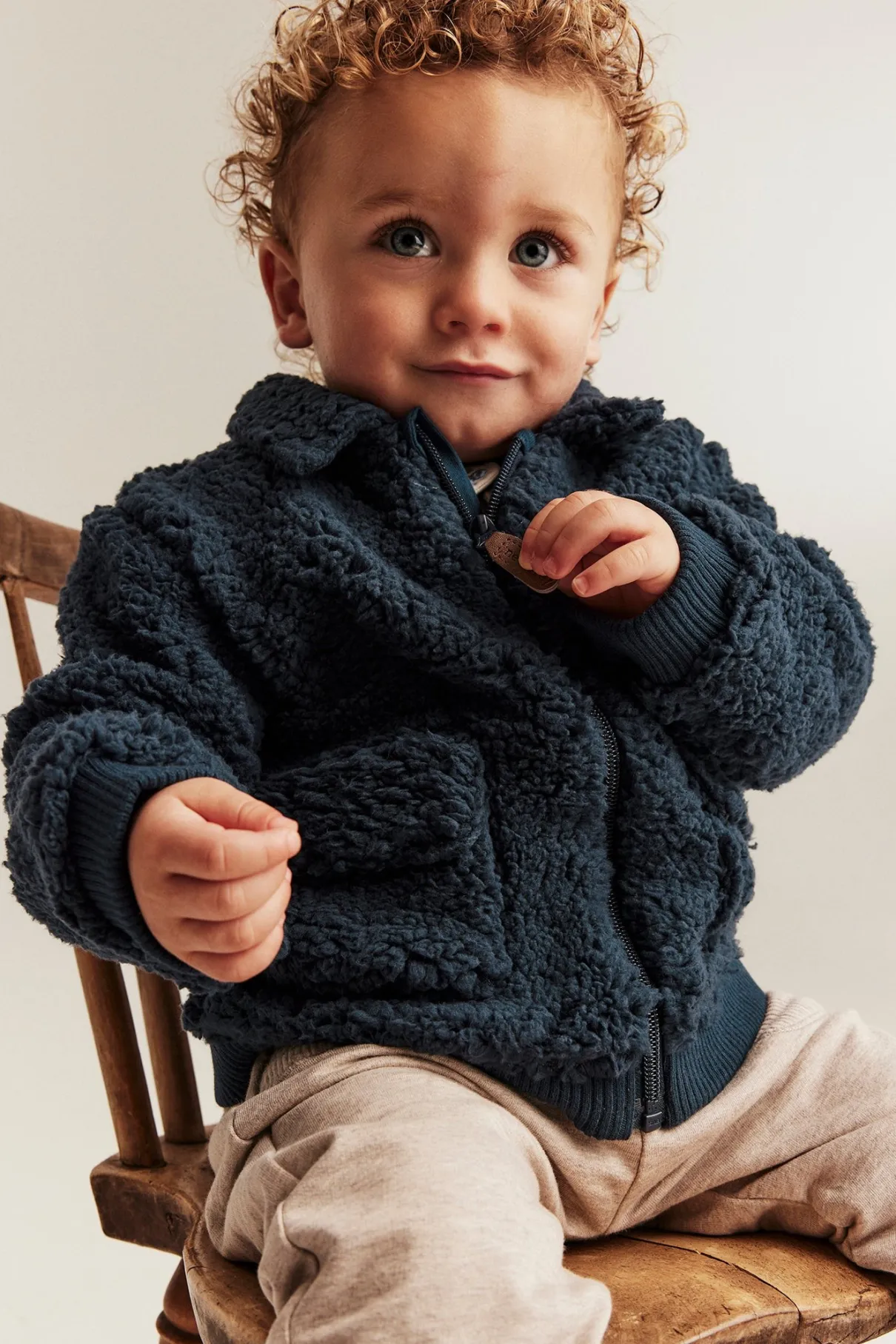 Baby blue pile jacket with bear embroidery