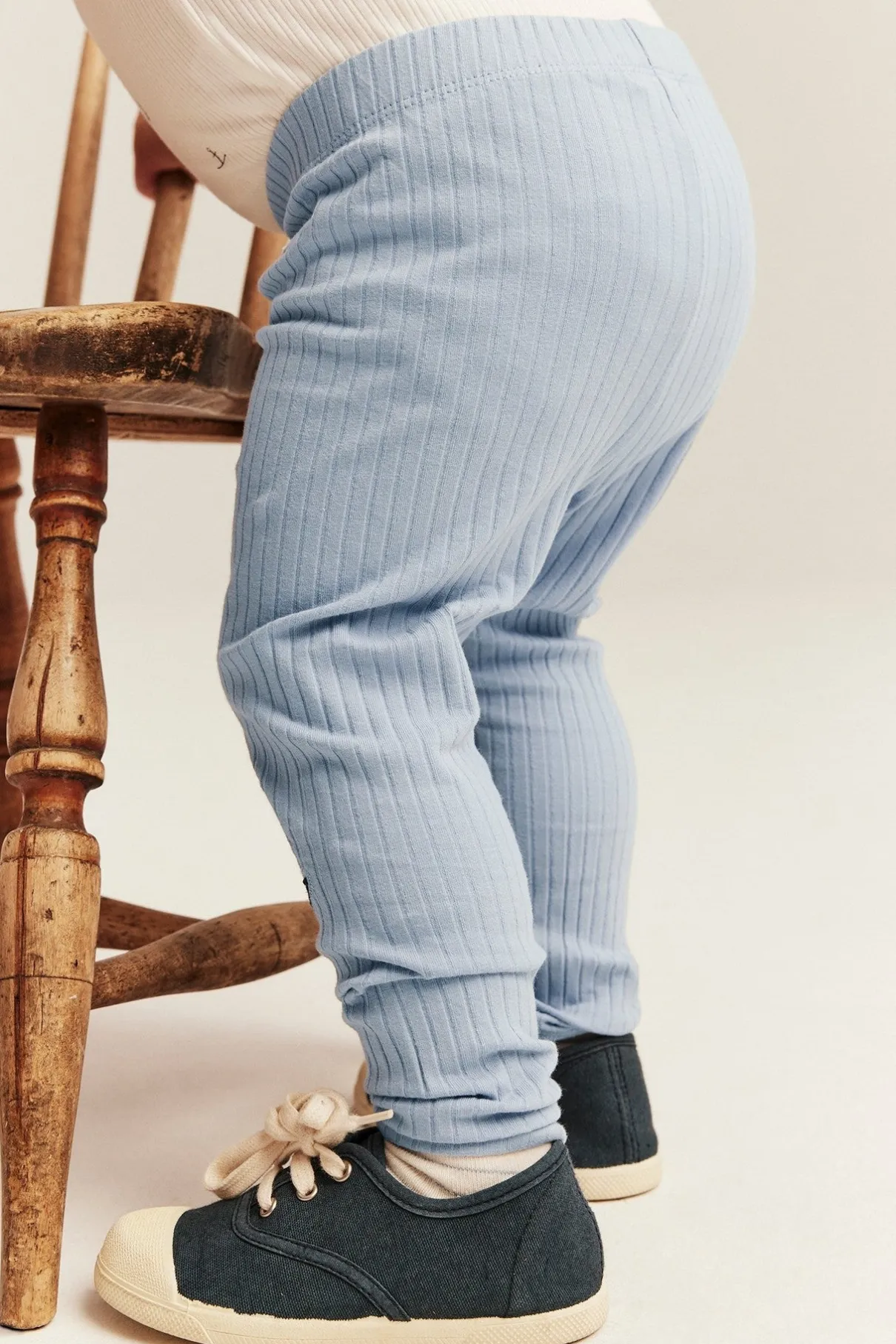 Baby blue ribbed leggings with boat appliqué