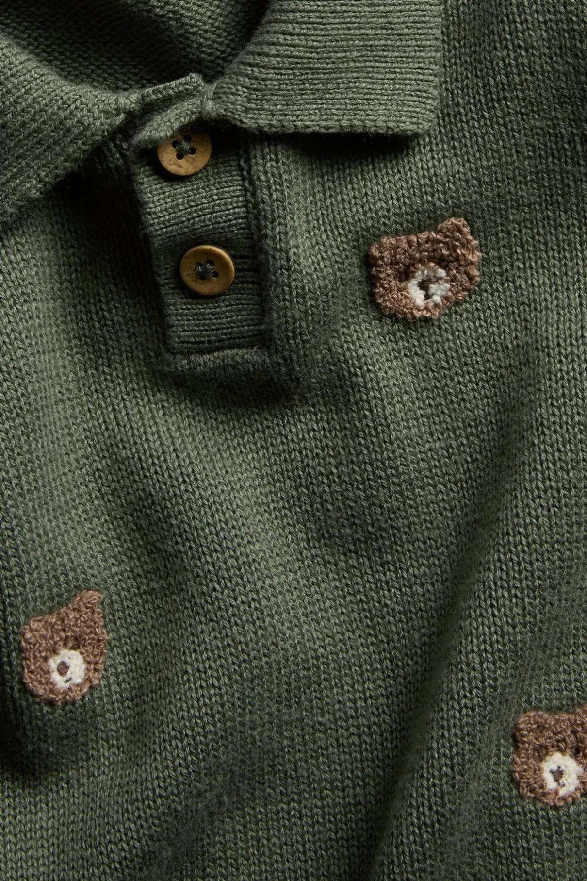 Baby knitted sweater with bears