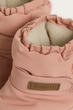 Baby pink water-repellent booties