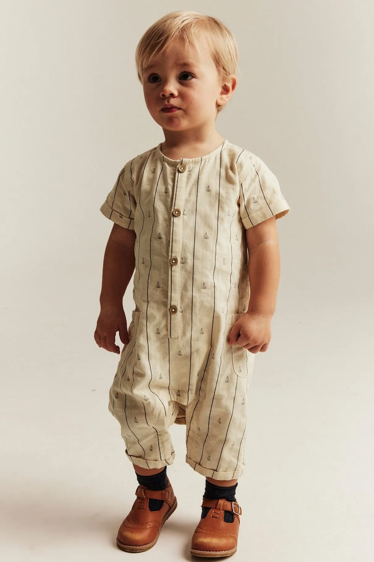 Baby short-sleeved jumpsuit with sailboats