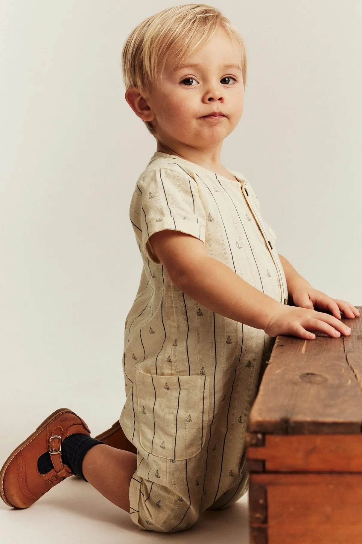 Baby short-sleeved jumpsuit with sailboats