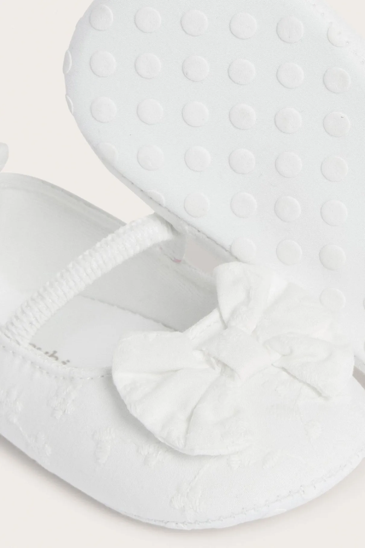 Baby white ballet shoes with bow