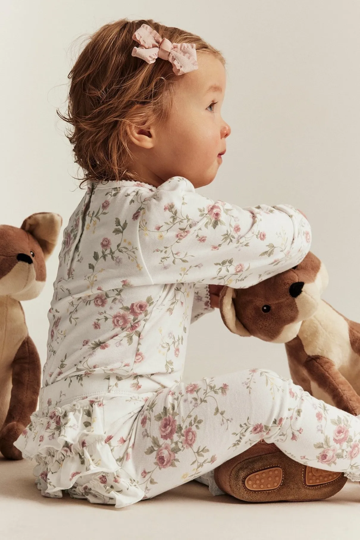 Baby white floral leggings with ruffles