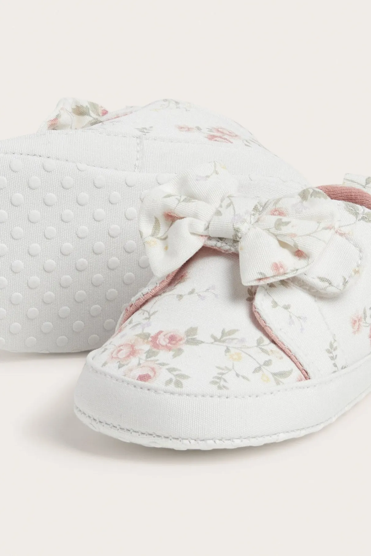 Baby white floral shoes with bow