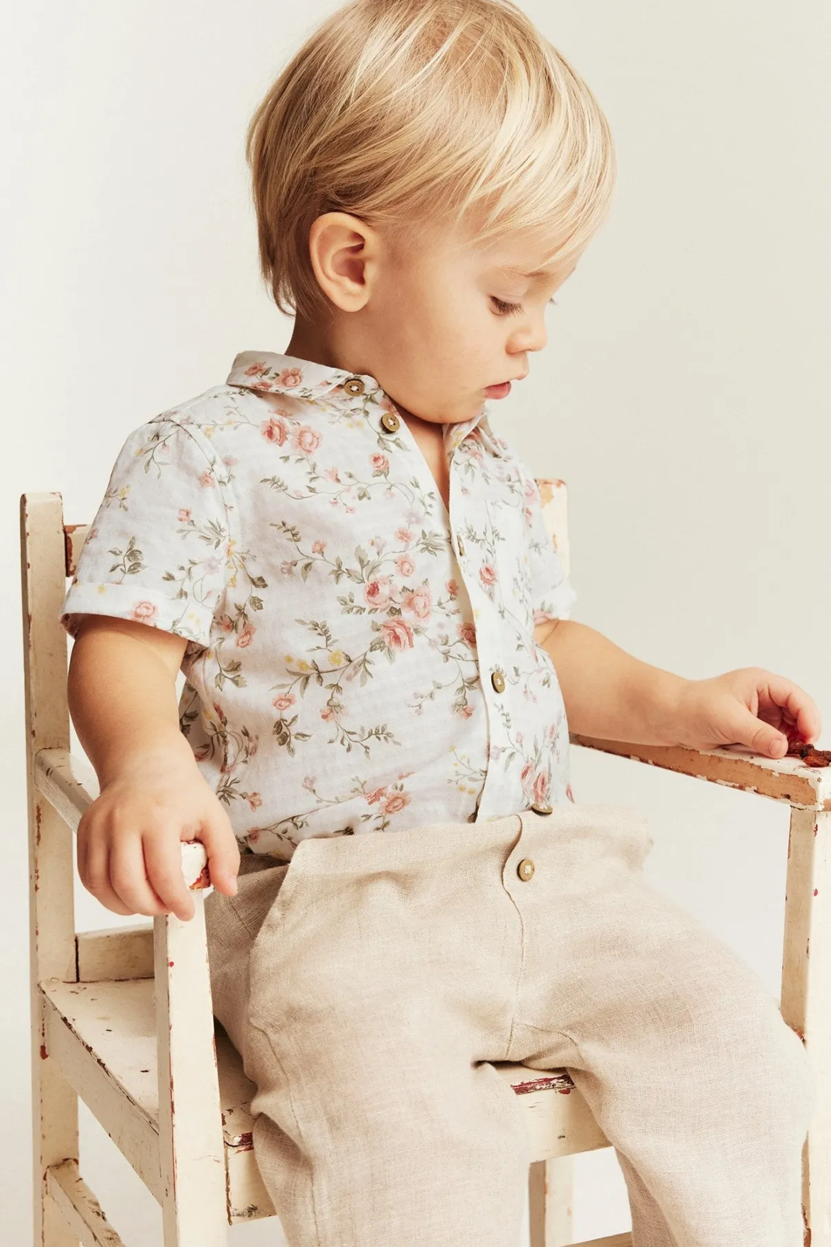 Baby white floral short-sleeve bodysuit