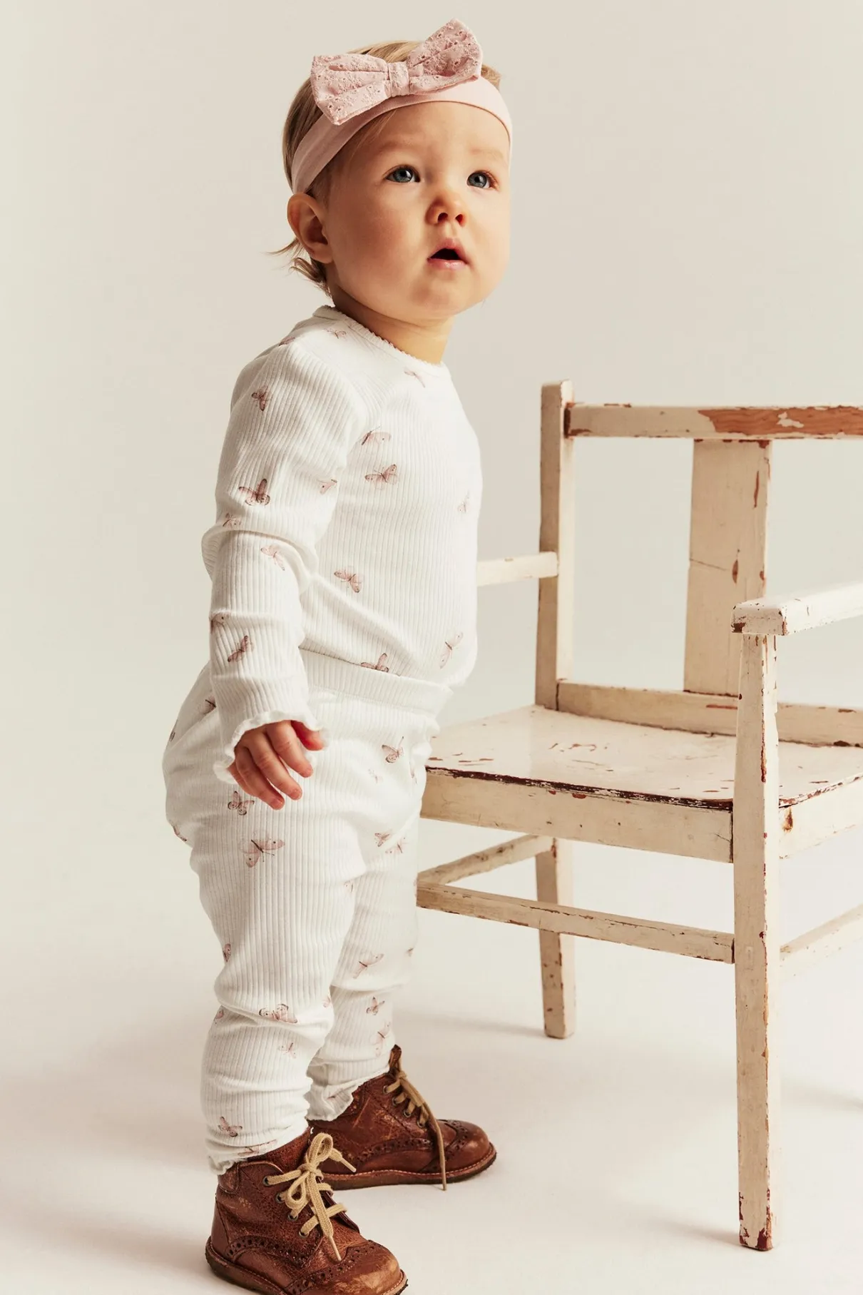 Baby white ribbed leggings with butterfly print