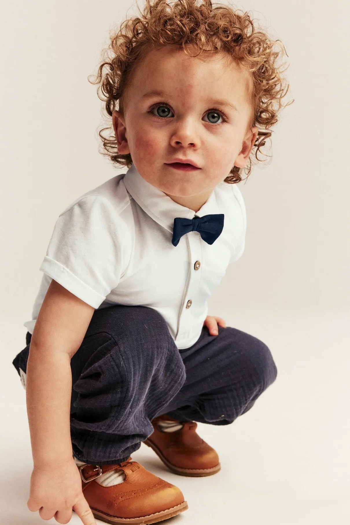 Baby white short-sleeved bodysuit with bow tie