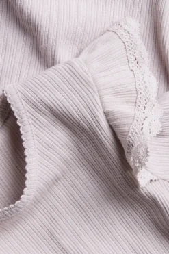 Kids' lilac ribbed top with frills