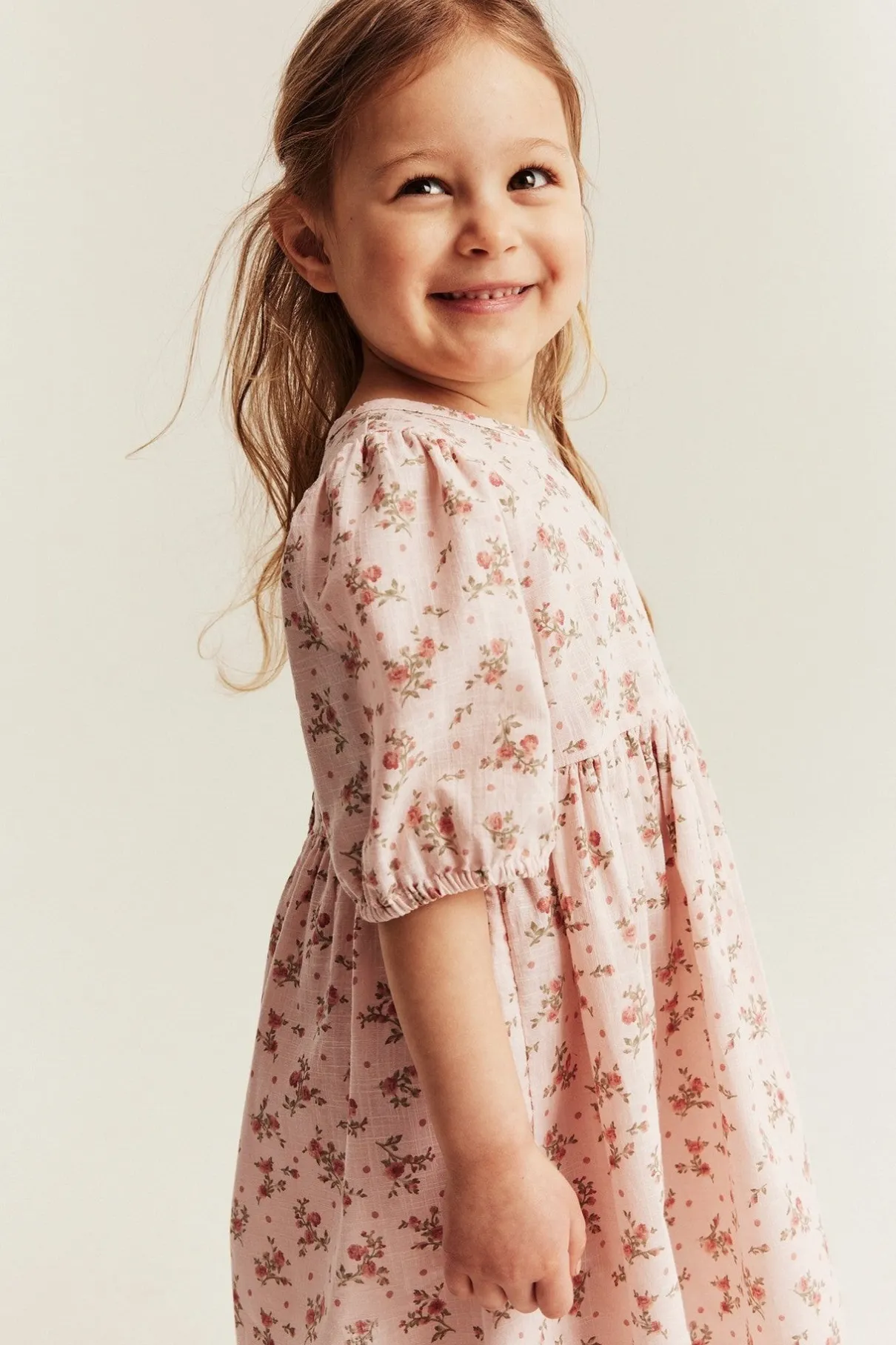 Kids pink dress with puff sleeves