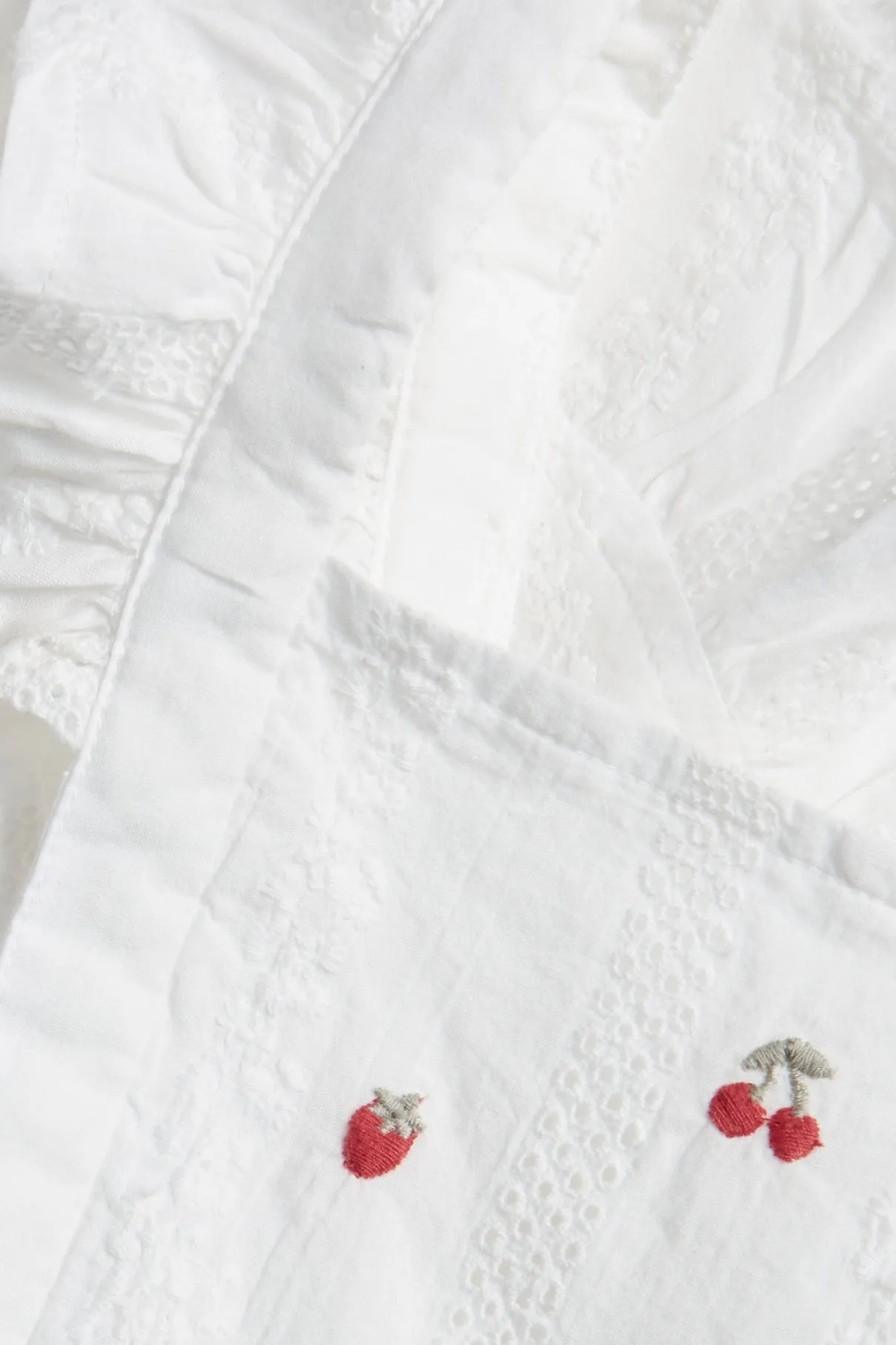 Kids´ white embroidery berry apron