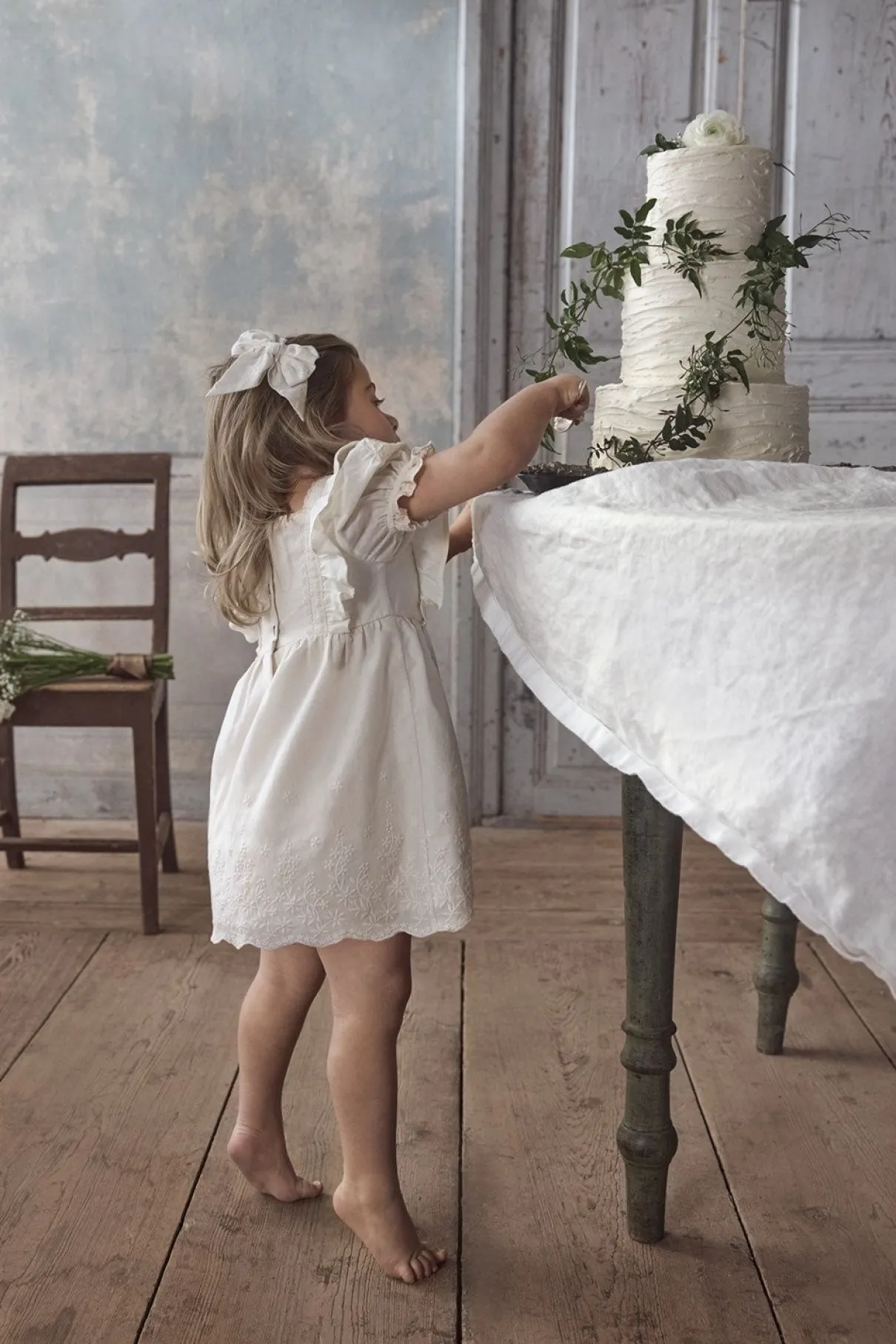 Kids white woven embroidery dress