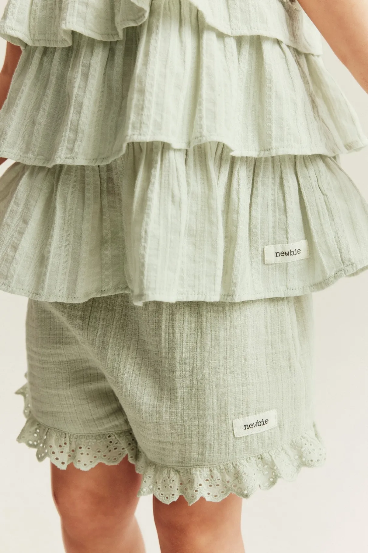 Kids woven shorts with frill