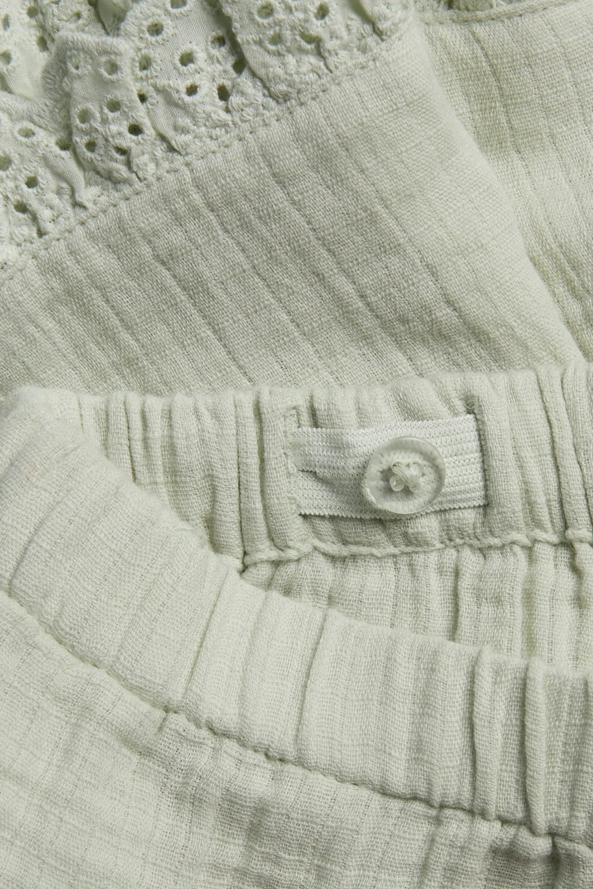Kids woven shorts with frill