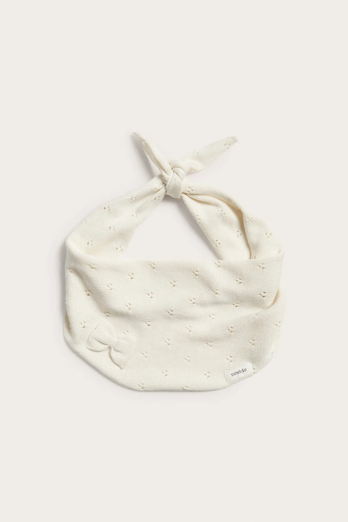 Knitted scarf with bow