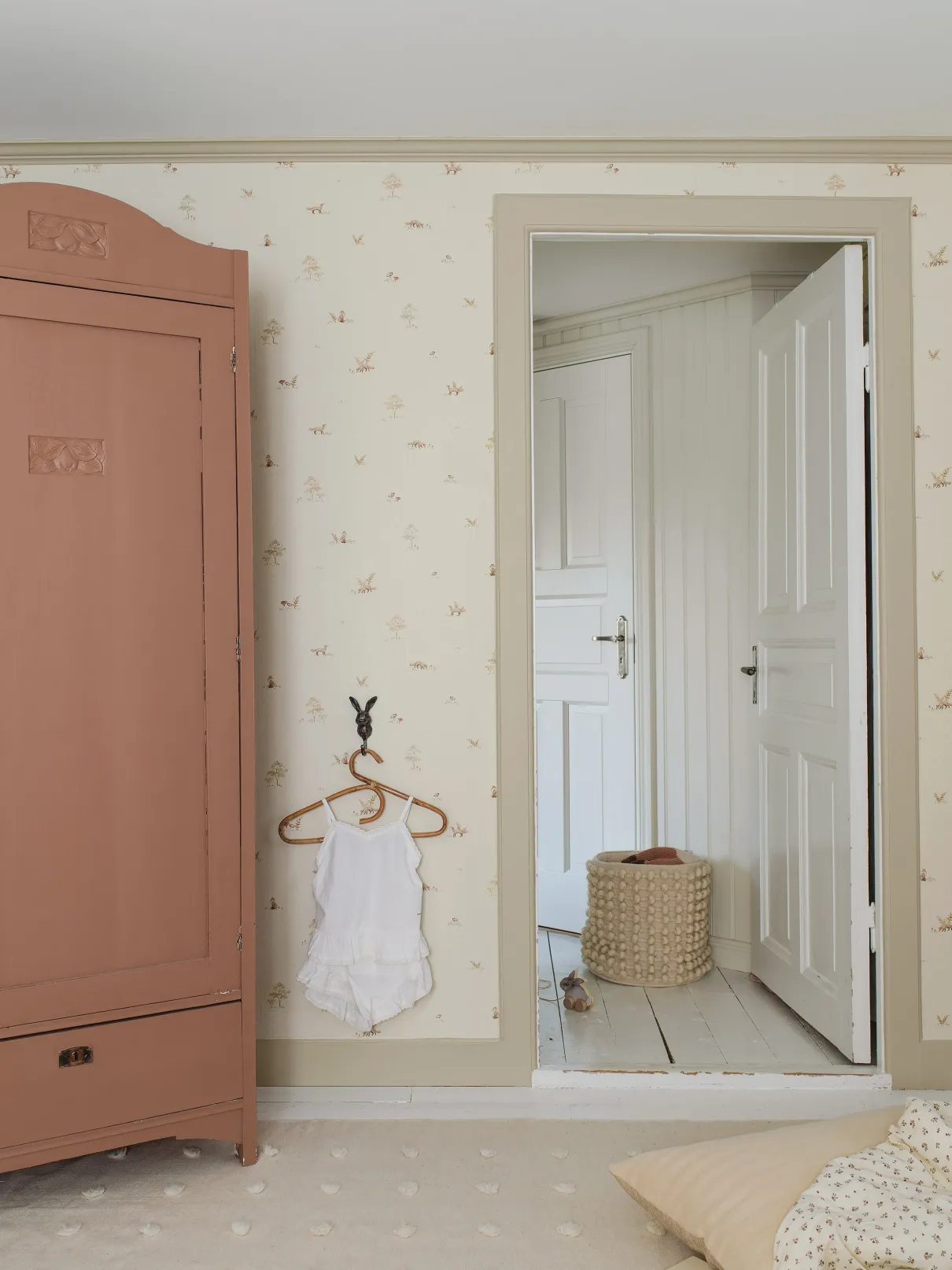 Little Fox beige wallpaper