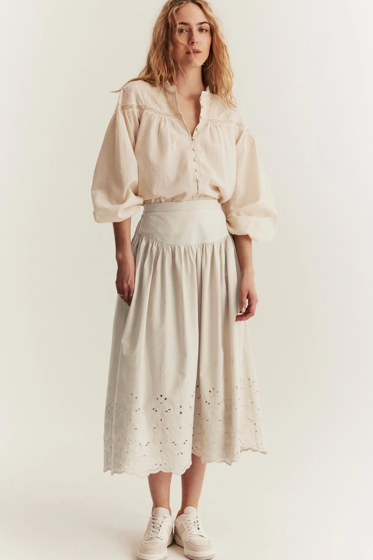 Women's beige embroidery skirt