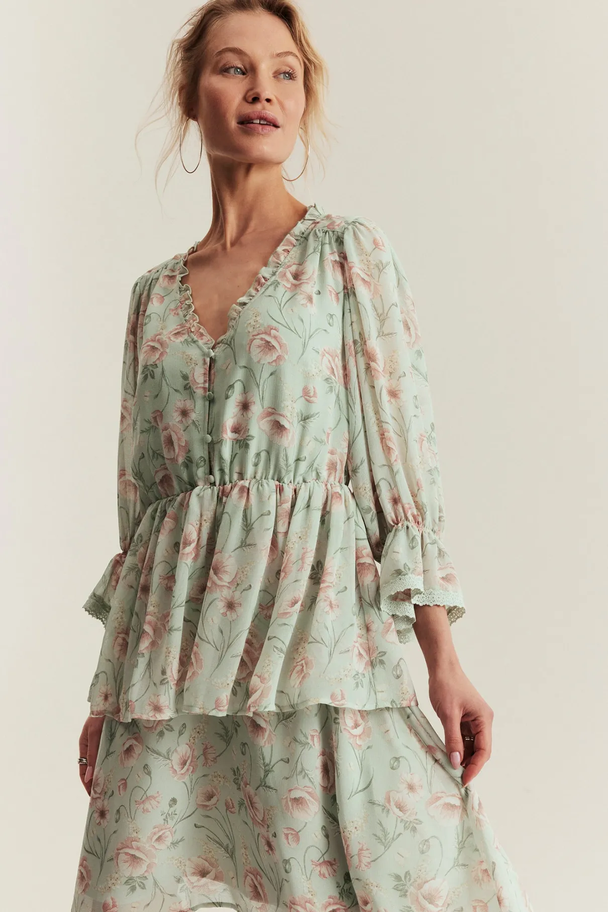 Women's green floral short chiffon dress