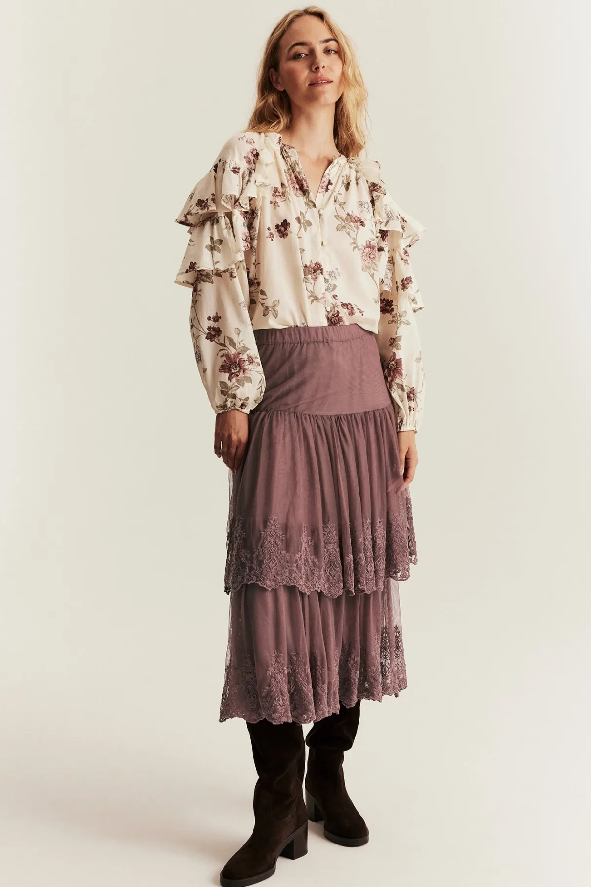 Women's pink mesh skirt with embroidery