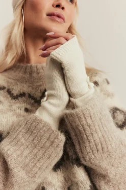 Women's white wool and cashmere blend wrist warmers